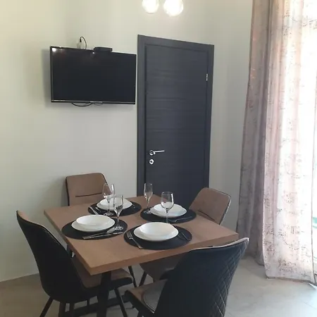 Stylish Apartment With Balcony In Quiet Area Near Old Town & Beach Apartament