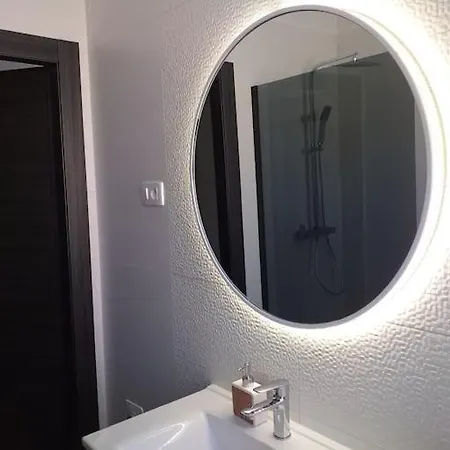Stylish Apartment With Balcony In Quiet Area Near Old Town & Beach Split