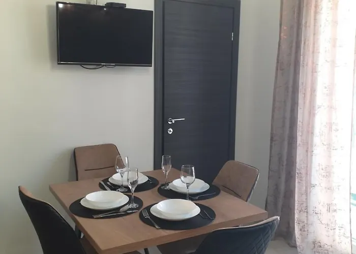 Stylish Apartment With Balcony In Quiet Area Near Old Town & Beach Apartament