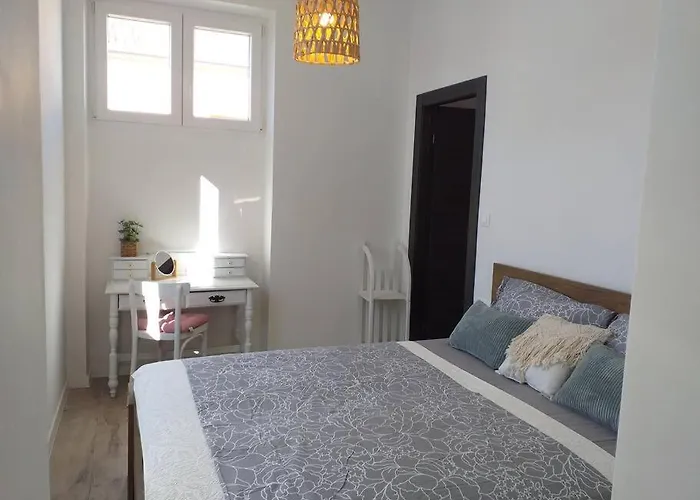 Apartament Stylish Apartment With Balcony In Quiet Area Near Old Town & Beach *
