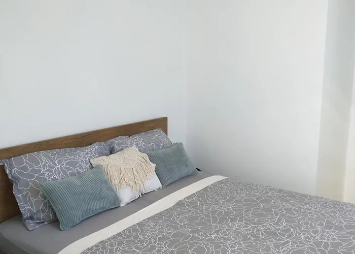 Stylish Apartment With Balcony In Quiet Area Near Old Town & Beach
